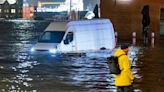 Tormenta lleva fuertes vientos al norte de Europa, mata a 2 personas e interrumpe el transporte
