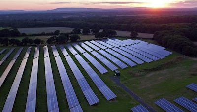 Ed Miliband aims for ‘rooftop solar revolution’ amid energy scheme approvals