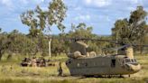 澳洲CH-47直升機 為M1戰車野戰加油