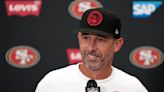 49ers extienden contratos del entrenador Kyl Shanahan y el gerente general John Lynch