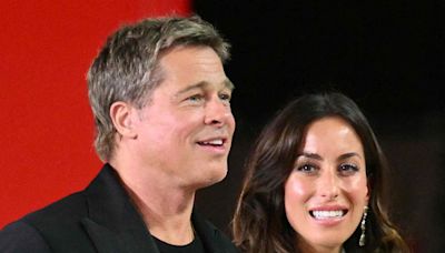 En fotos: Brad Pitt e Inés de Ramón debutaron oficialmente como pareja en la alfombra roja de Venecia