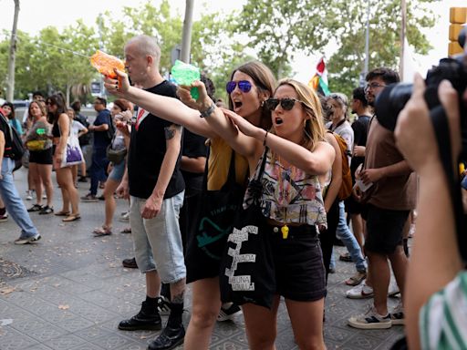 Fed up with tourists, Barcelona protesters blast them with water guns