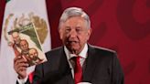 López Obrador recomienda en TikTok estos libros a jóvenes