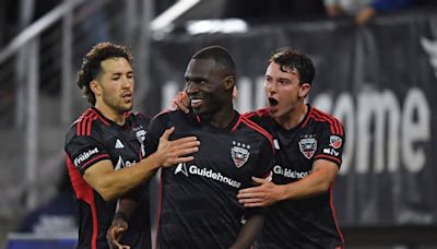 D.C. United holds on tight to hold off shorthanded Sounders in 2-1 win