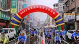 苗栗市鐵馬進香祈福衝北港冒雨啟程 (圖)