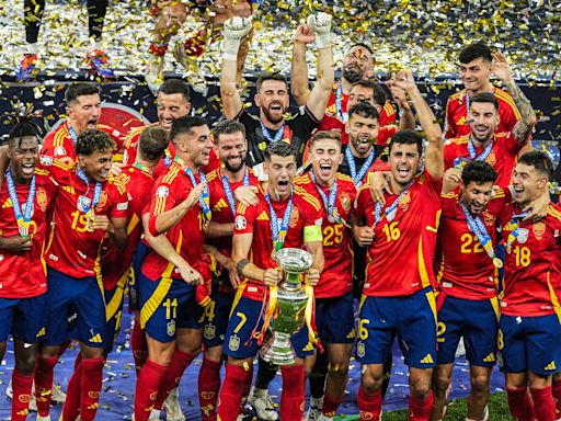 ¡España campeón de la Eurocopa! En una final inolvidable, venció por 2-1 a Inglaterra con un gol agónico y celebra en Berlín