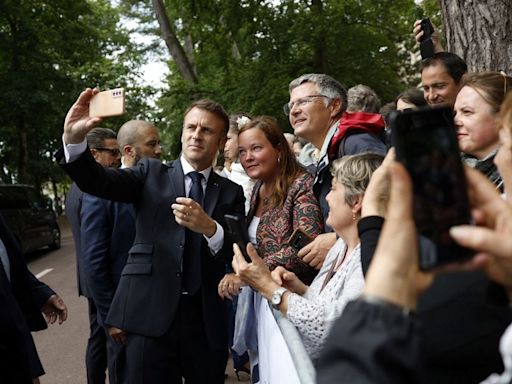 Columna de Michael Rose: Macron supera la amenaza de la extrema derecha, pero diluye su poder - La Tercera