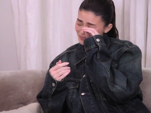 Kylie Jenner Breaks Down in Tears on 'The Kardashians'