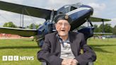 Chingford: RAF veteran, 102, takes 'flight down memory lane'