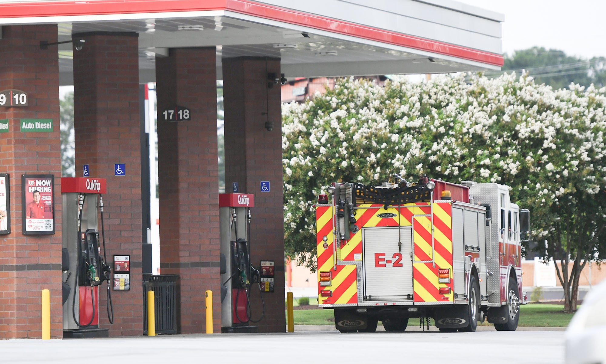 Pipe bomb, drugs, counterfeit money found in car at Anderson QT, suspect charged