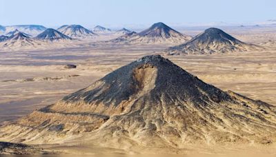 This desert in Egypt is filled with ancient, dead volcanoes