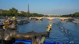 Barcos navegan por el Sena como ensayo para la ceremonia de apertura de París 2024