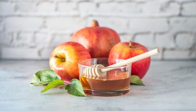 Apples And Honey: What The Sweet Duo Means For Rosh Hashanah