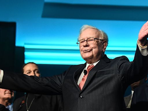 Warren Buffett's Berkshire Hathaway Annual Meeting: 5 Takeaways For Investors | Bankrate