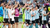 Selección argentina en Qatar 2022: Lionel Messi hizo un golazo, cantó con la gente, igualó a Maradona y endereza la Copa de su ceremonia permanente de despedida