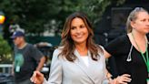 Mariska Hargitay Posts New Pic With Chris Meloni On 'Law & Order' Set