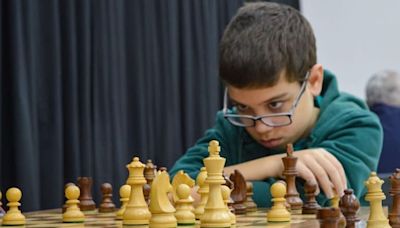 Faustino Oro volvió a superar a los mejores del mundo y salió tercero en un torneo de ajedrez de 739 maestros