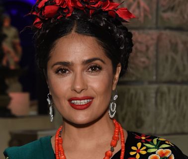 Salma Hayek rinde homenaje a Frida Kahlo, en el 117 aniversario de su nacimiento