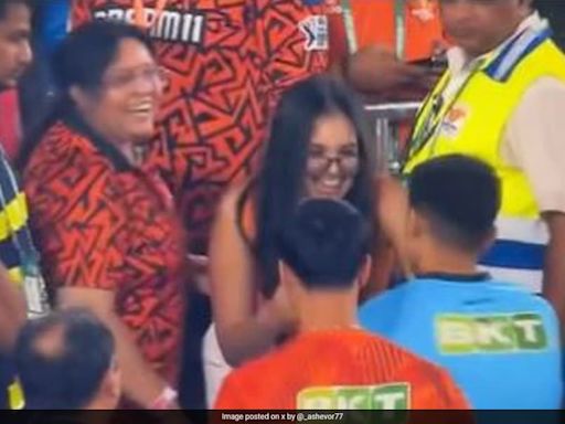 Shubman Gill's Gesture For Abhishek Sharma's Mom Breaks Internet, SRH Star's Sister All Smiles. Watch | Cricket News