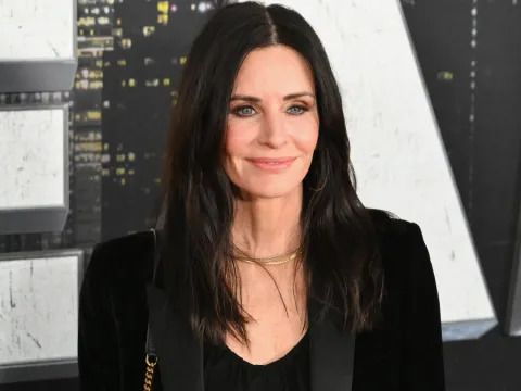 Courteney Cox’s Dog Fails in Viral ‘Paws In’ Challenge