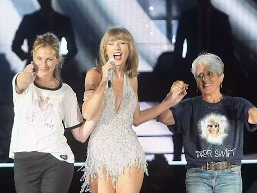 Inside Julia Robert's cute fandom with Taylor Swift