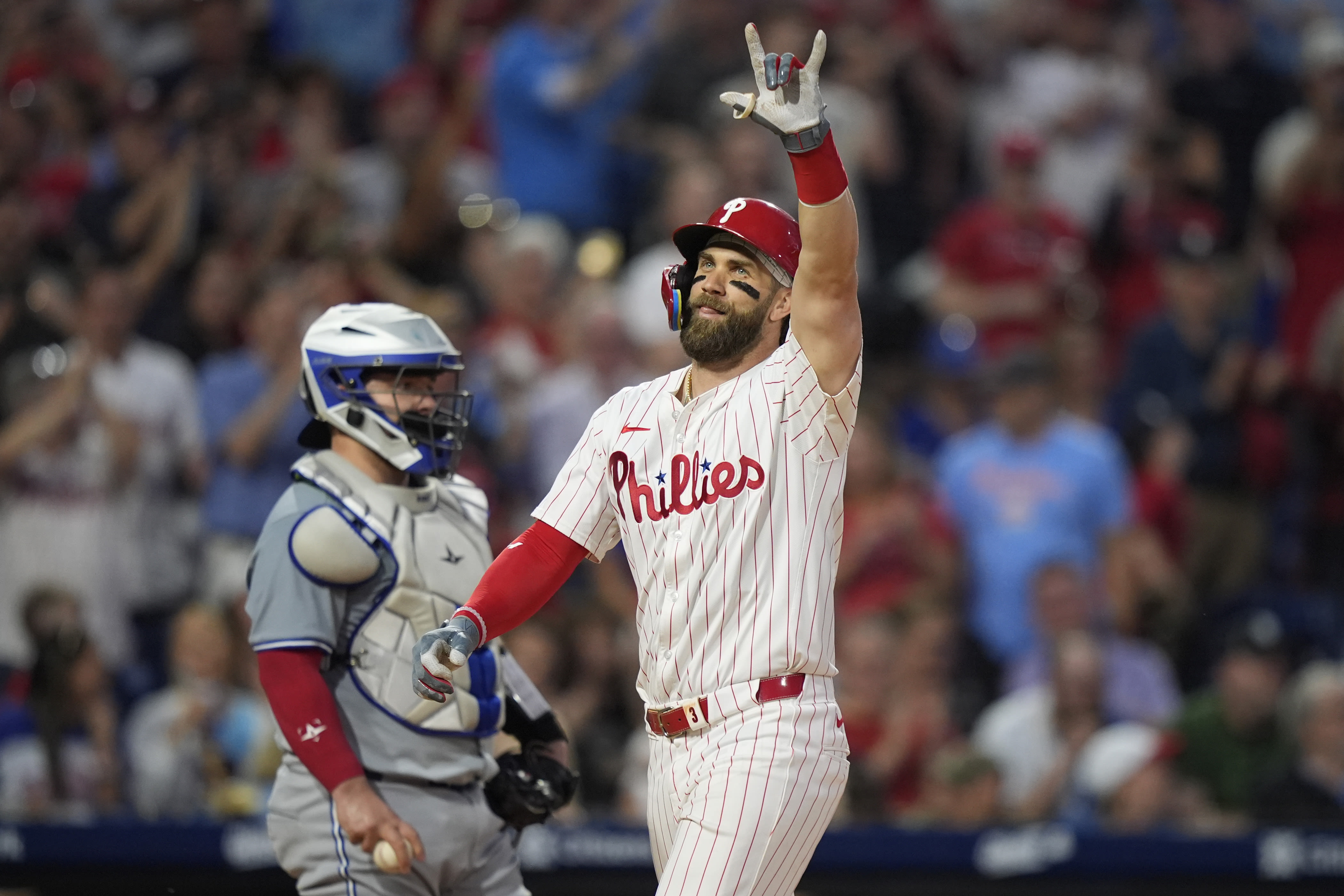 Harper hits grand slam, streaking Phillies rout Blue Jays 10-1