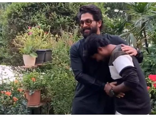 Throwback Thursday: Allu Arjun's heartwarming interaction with an emotional fan | - Times of India