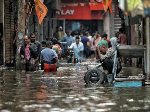 Rain triggers Delhi deluge: Blame on state government, NDMC for lack of preparedness