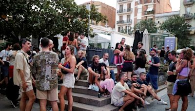 Barcelona cannot absorb infinite tourism growth, needs curbs, mayor says