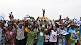 Cantos de alegría, pancartas y seguridad para recibir al papa en la RD Congo
