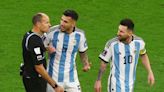 Jogadores argentinos criticam árbitro espanhol de jogo com Holanda: "pior da Copa"