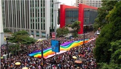 Parada do Orgulho LGBT+ começa na Avenida Paulista e adota verde e amarelo