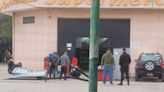 A toda marcha en La Plata: rompieron el portón de un supermercado con un auto, entraron, robaron y se dieron a la fuga
