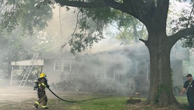 Baton Rouge firefighters respond to mid-day house fire