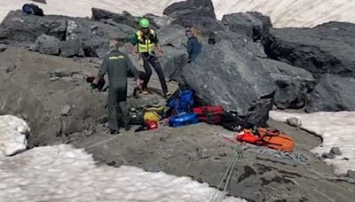 Rescatan a un montañero francés con varias contusiones al caer en una grieta en el Pirineo oscense