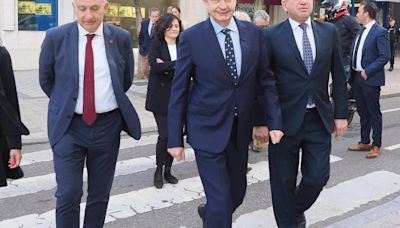 Zapatero acusa al PP de "exagerar en el insulto y traspasar límites" con los "ataques" a Sánchez y su familia