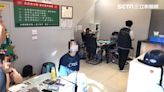 合法棋牌社掩護賭場！蘆洲警1小時破2賭場 電動麻將桌全搬光