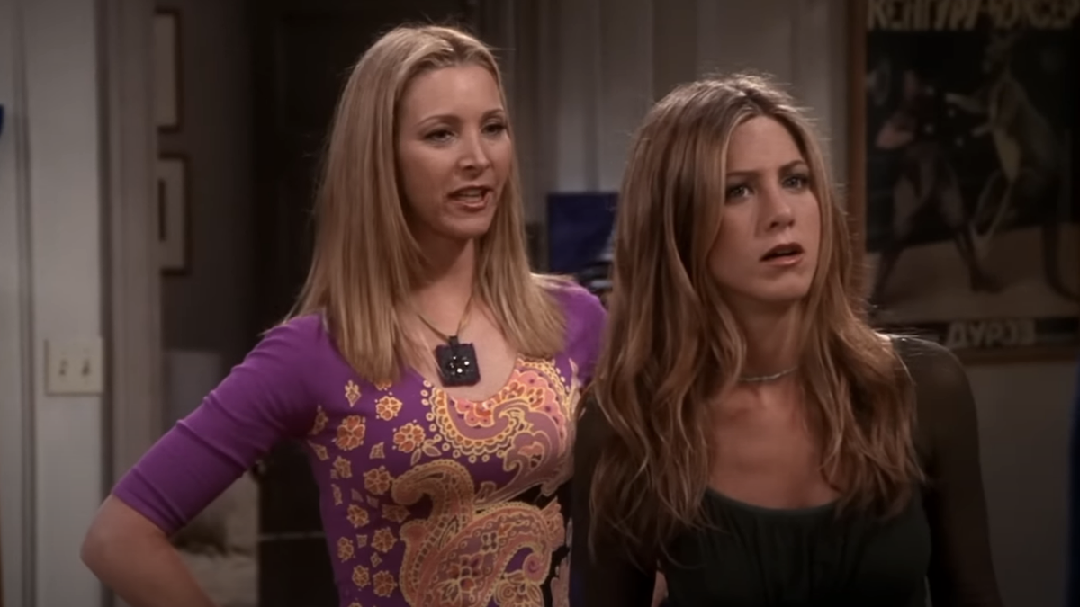 Lisa Kudrow Responds To Jennifer Aniston’s Claim That She ‘Hated’ When The Live Audience Laughed As She Delivered...