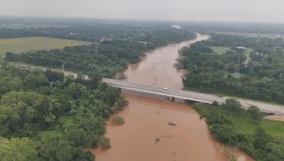 Fort Bend Co. puts neighbors on alert over swelling Brazos River but predicts minor flooding