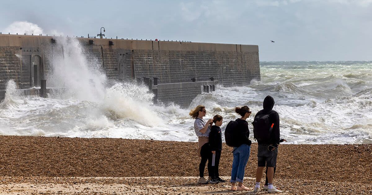 Horror maps show 'summer's end' of chaos with 60mph winds battering Britain