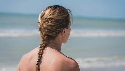 Pourquoi les cheveux poussent-ils plus vite en été?