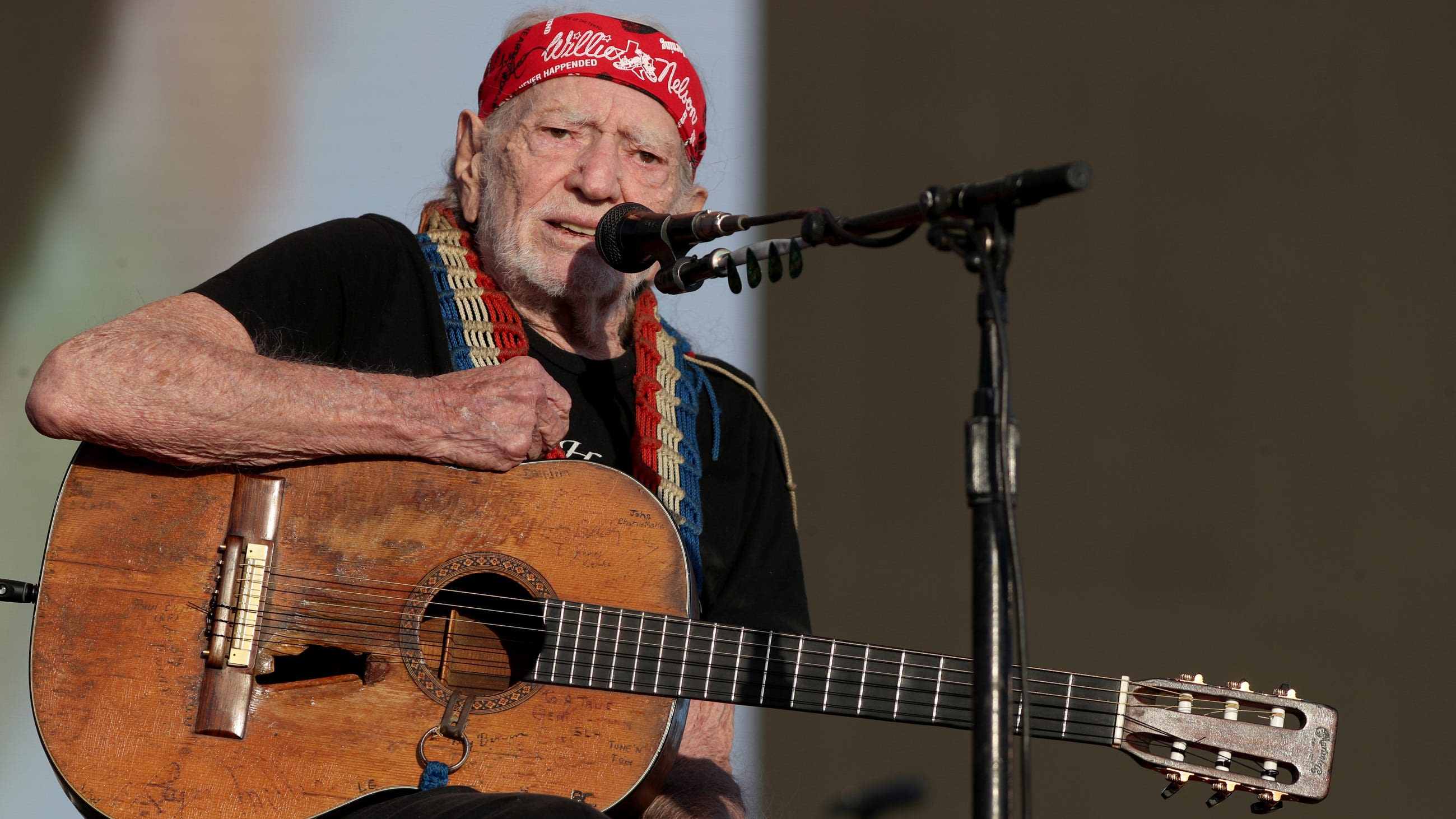 Stagecoach: Willie Nelson still pulls a crowd at 90; Jelly Roll, Ernest, Charley Crockett join