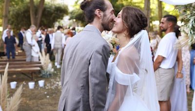 A random couple crashed my wedding — I couldn't believe the gift they left