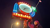 Salem's neon clock above Jackson Jewelers disappears for more than 3 months. Why is that?