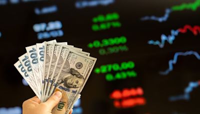 Dólar hoje: moeda não dá trégua e fecha em forte alta - Estadão E-Investidor - As principais notícias do mercado financeiro