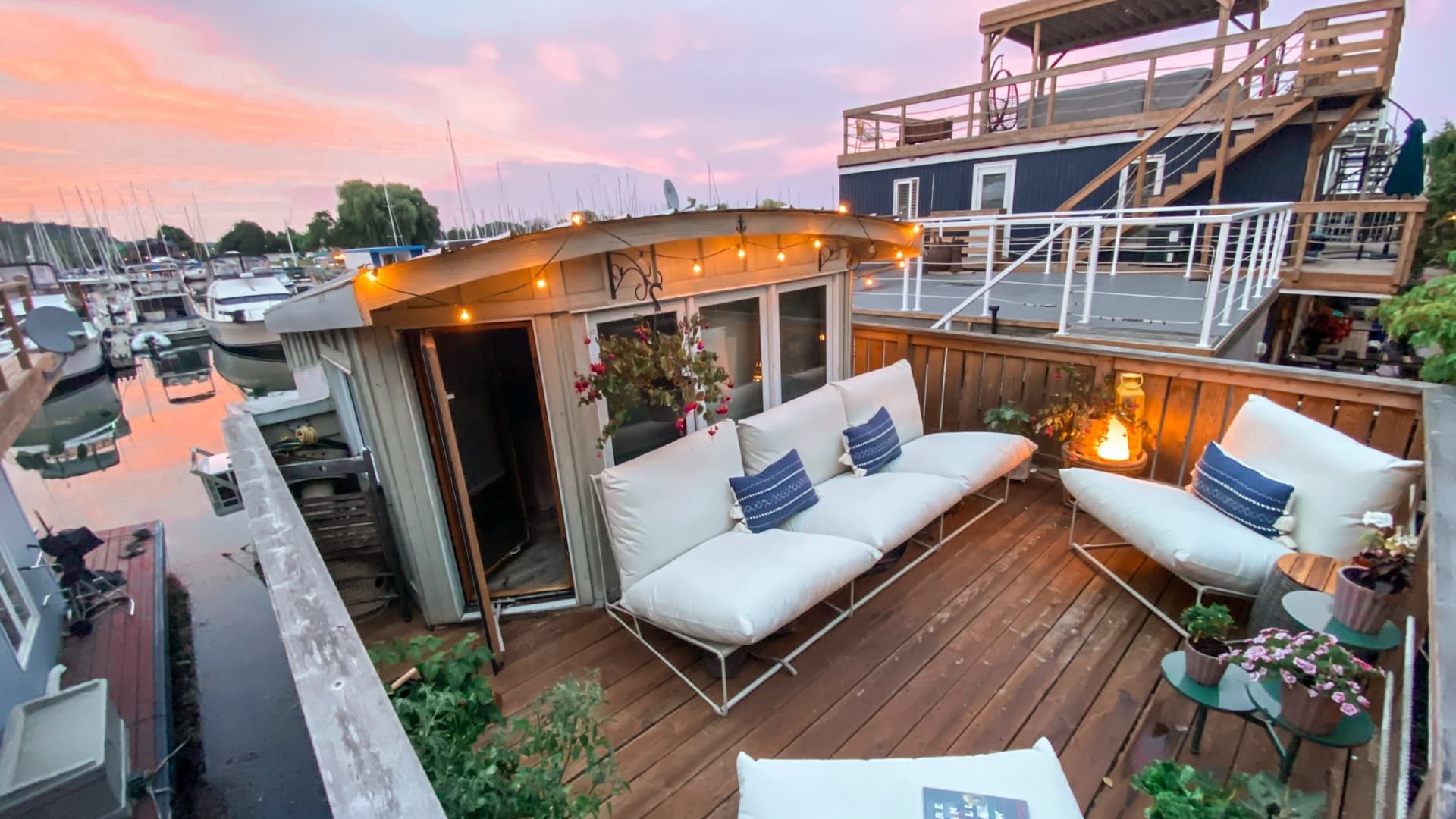 I pay $1,450 a month to live on a houseboat in Toronto—'the best decision I ever made': Take a look inside
