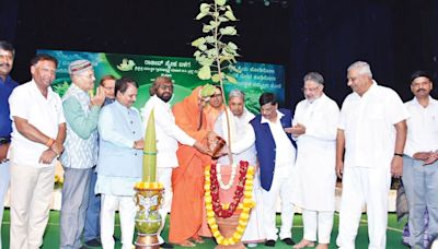 Laksha Vruksha: CM launches tree planting programme to increase green cover in Mysuru - Star of Mysore