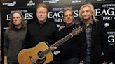 Acusan a tres personas por manuscrito robado del clásico 'Hotel California' de Eagles