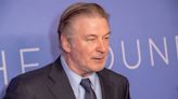 Tir mortel sur le film « Rust » : La cour reproche à Alec Baldwin d’avoir violé les « règles fondamentales de sécurité »