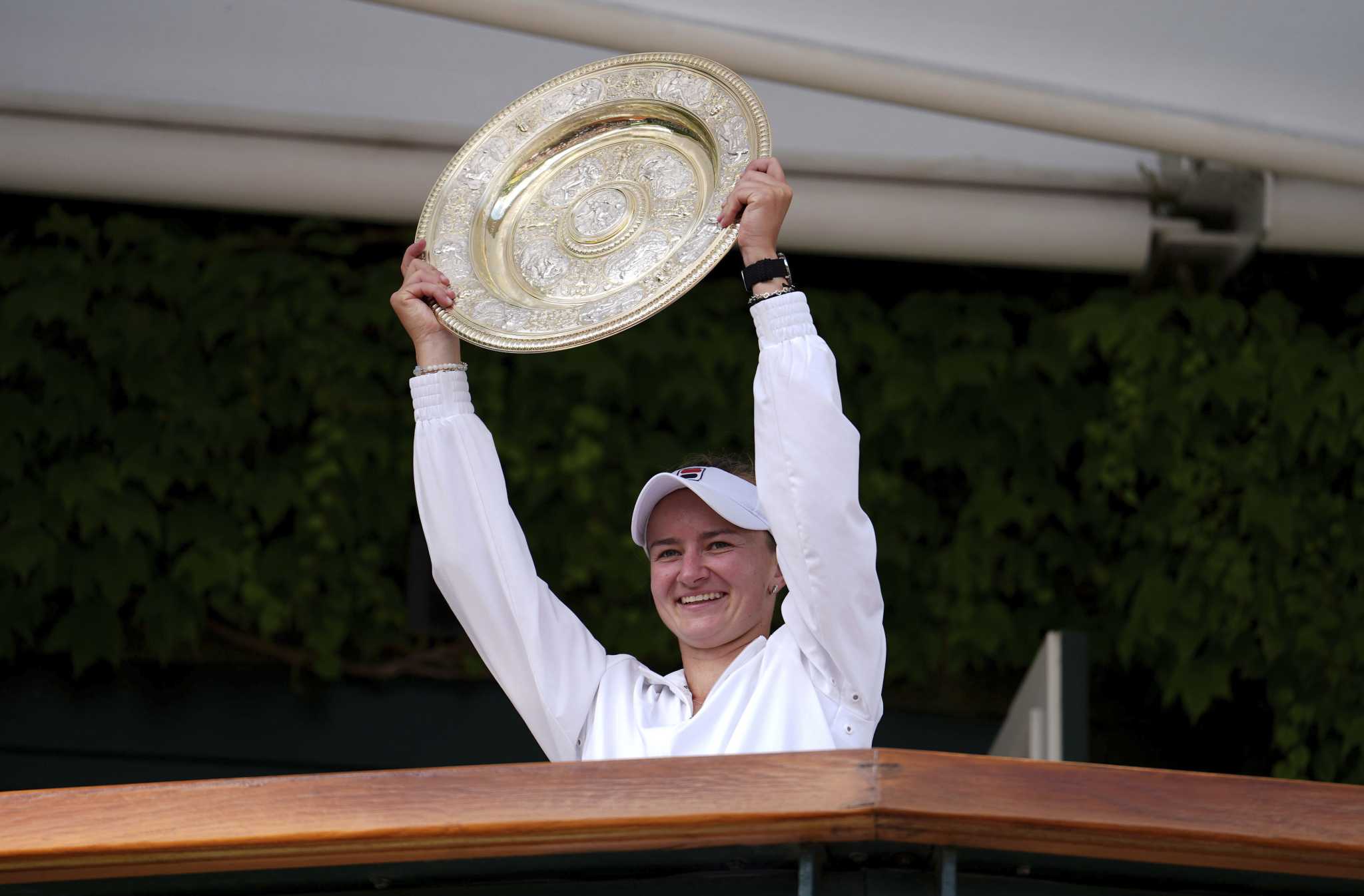 Wimbledon champion Barbora Krejcikova returns to the top 10, and Carlos Alcaraz stays at No. 3